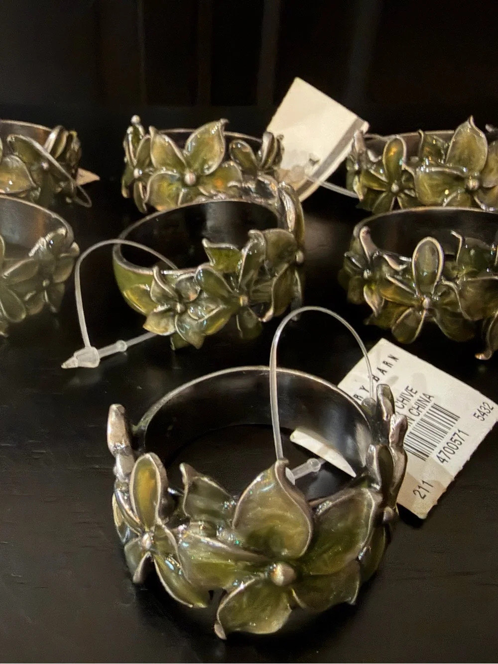 New Pottery Barn Enamel Flower Napkin Rings Floral Silvertone Green (7 Total)